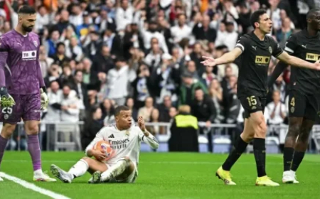 Valencia knocks out Real Madrid in La Liga