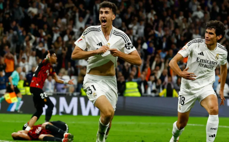 Real Madrid score stoppage-time winner to make Barca wait for title