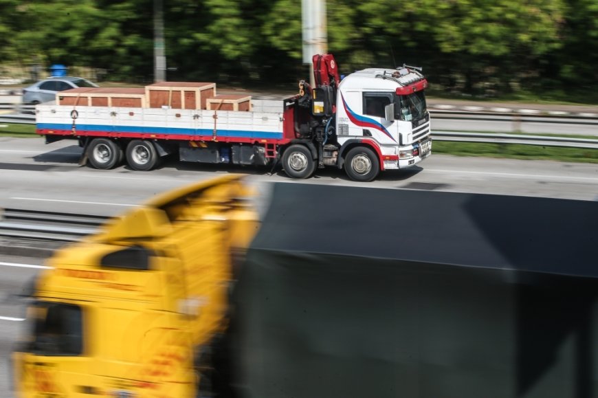 One death every 36 hours in Malaysia from lorry crashes, with speeding and poor maintenance key causes, study shows