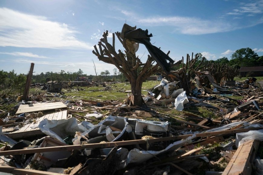 Storms kill 25 in central and south US, flatten homes, cut power to hundreds of thousands