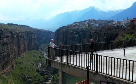 Dutch photojournalist recording Kurdish history re-visits Kurdistan