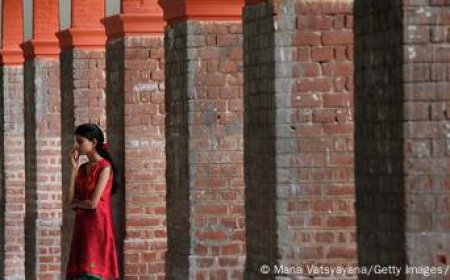 India: What is behind the rise in student suicides?