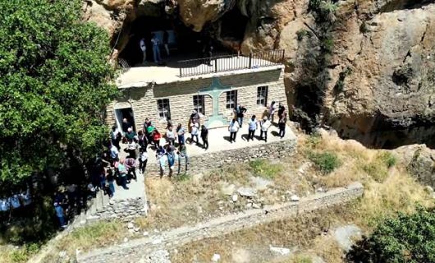Assyrian Christians trek to ancient church in Duhok