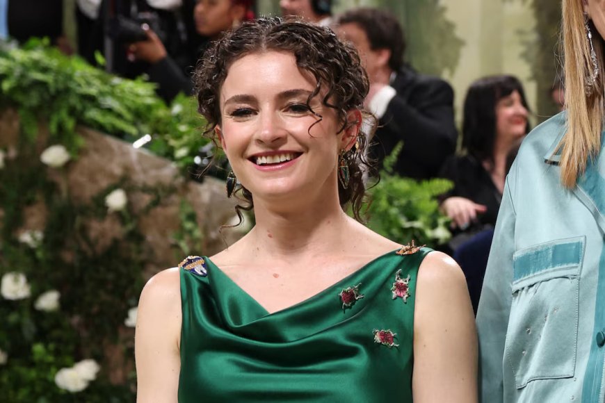 Vogue appoints Chloe Malle to succeed Anna Wintour as US editorial head
