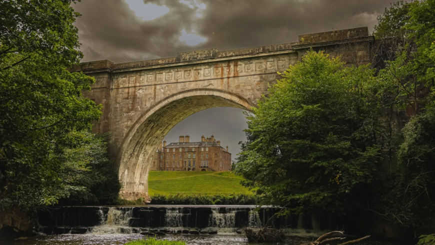 Phil Dawson from Dumbarton loved this view, taken by the banks of the River North Esk looking towards Dalkeith Palace with Montagu Bridge in the foreground.