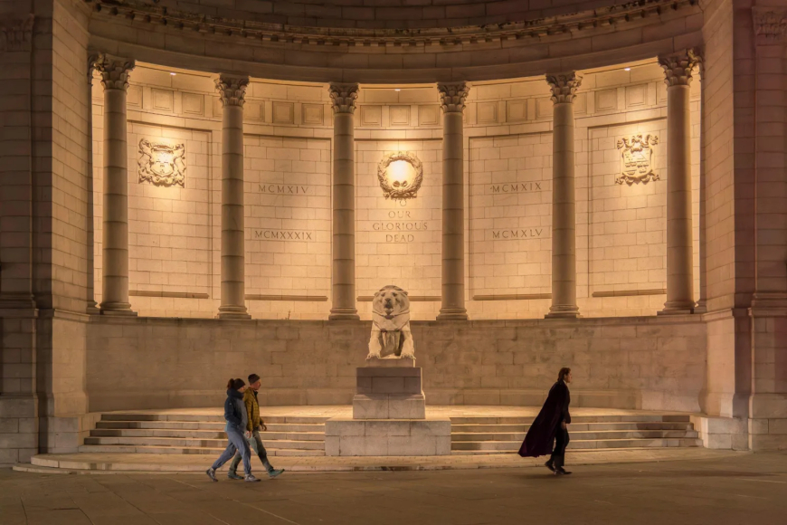 Dave Lynch thought the Cowdray Hall and the War Memorial in Aberdeen was looking serene