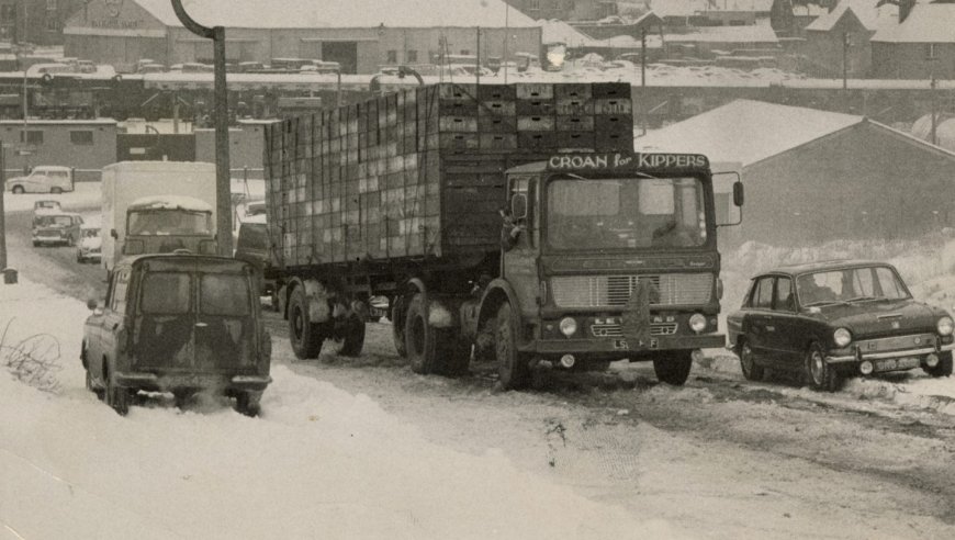 1969: As the line of vehicles stuck behind a fish lorry struggling in the snow began to lengthen, drivers decided to take to the pavements to get past. This was the scene captured by our photographer at the Hillview Road brae on the East Tullos Industrial estate. Image: DC Thomson