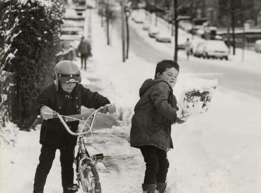 1985: Little Paul Fyfe was doing his bit clearing the path outside his home at Upper Mastrick Way, Aberdeen. Image: DC Thomson