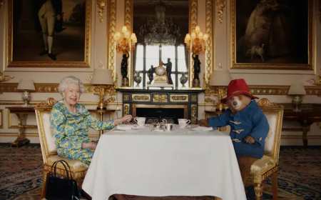 Marmalade sandwich, ma’am? Paddington meets the current Queen for first time