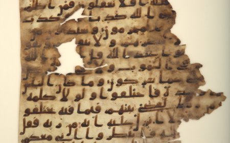 Quran folio written on vellum in late Hijazi script