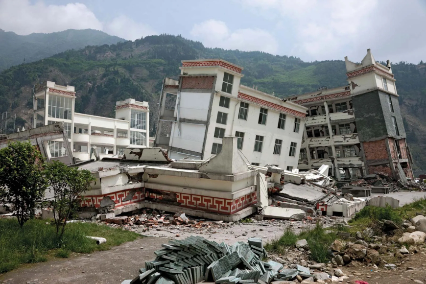 Powerful earthquake devastates Sichuan province in China
