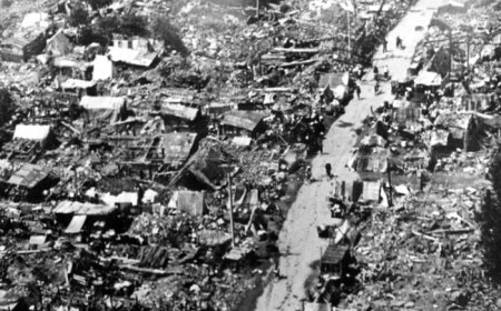 Catastrophic Tangshan quake strikes China