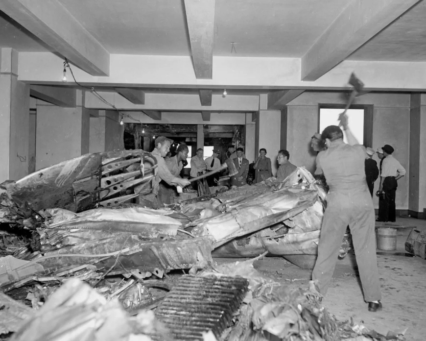 Empire state building plane crash 1945