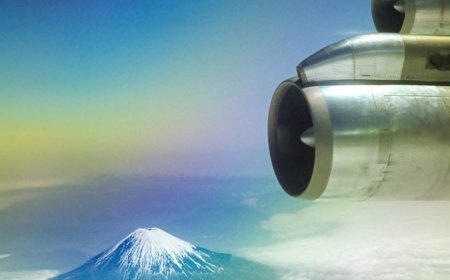 Boeing 707 over Mount Fuji