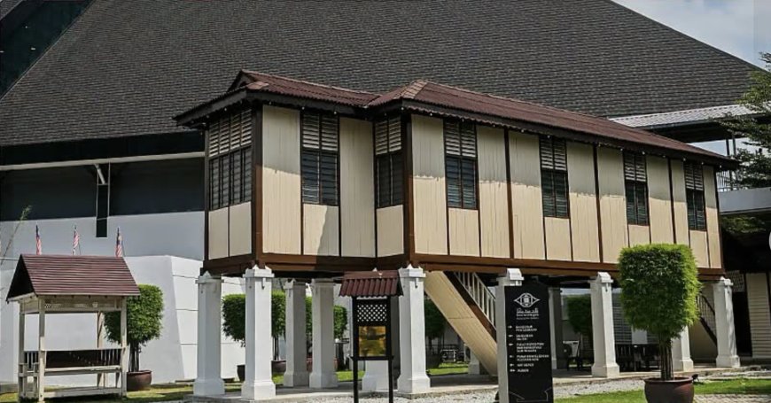 Rumah Degil, the house that stubbornly refused to move